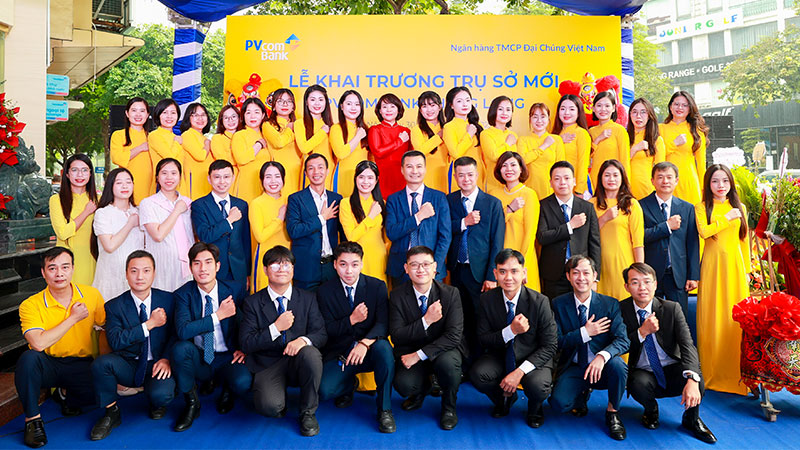 khai trương ngân hàng