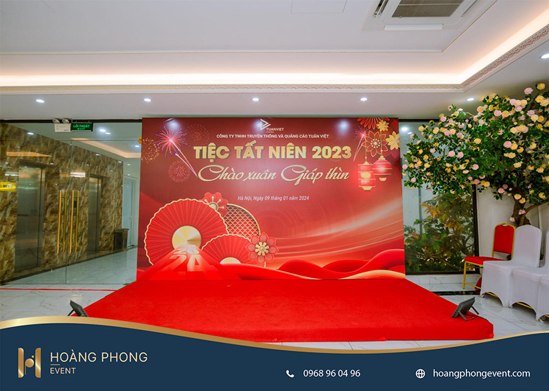 trang trí bàn tiệc tất niên