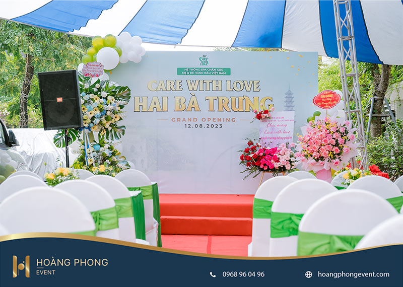 backdrop khai trương kết hợp hoa tươi