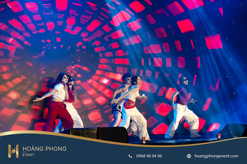 đêm nhạc shine bright chào tân sinh viên PTIT 2025