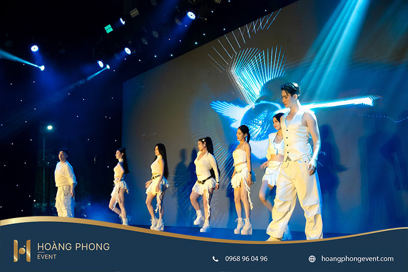 đêm nhạc shine bright chào tân sinh viên PTIT 2025