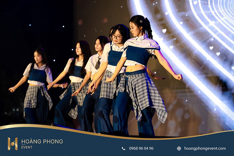 đêm nhạc shine bright chào tân sinh viên PTIT 2025