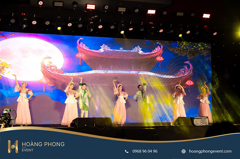 đêm nhạc shine bright chào tân sinh viên PTIT 2025