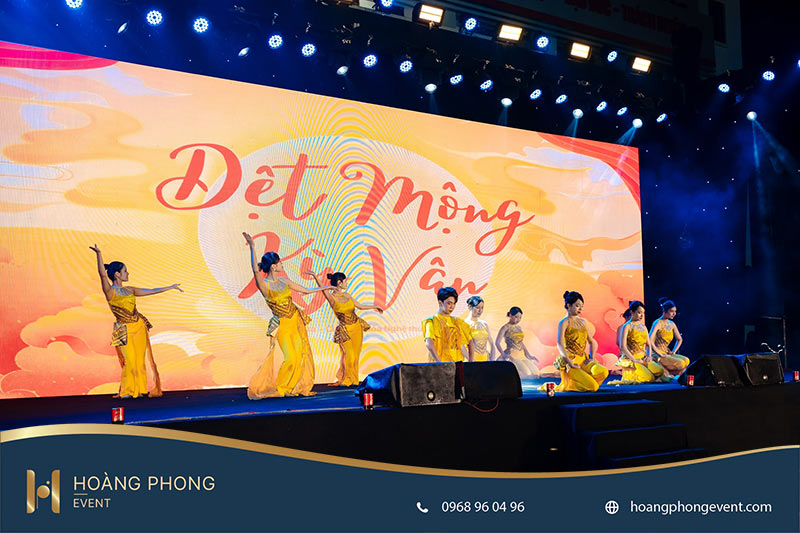 đêm nhạc shine bright chào tân sinh viên PTIT 2025