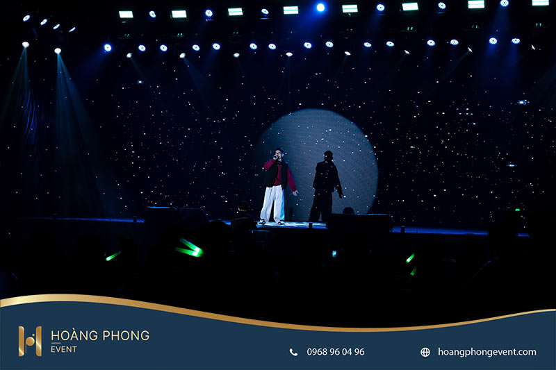 đêm nhạc shine bright chào tân sinh viên PTIT 2025