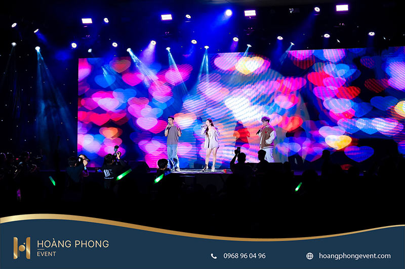 đêm nhạc shine bright chào tân sinh viên PTIT 2025