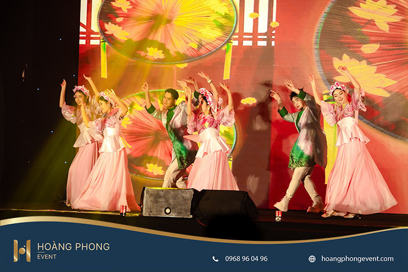 đêm nhạc shine bright chào tân sinh viên PTIT 2025