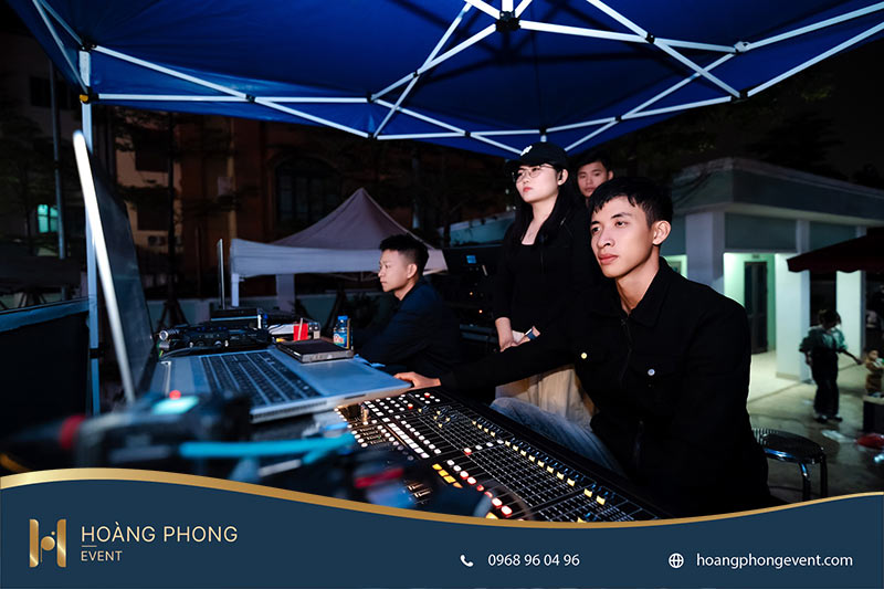 đêm nhạc shine bright chào tân sinh viên PTIT 2025