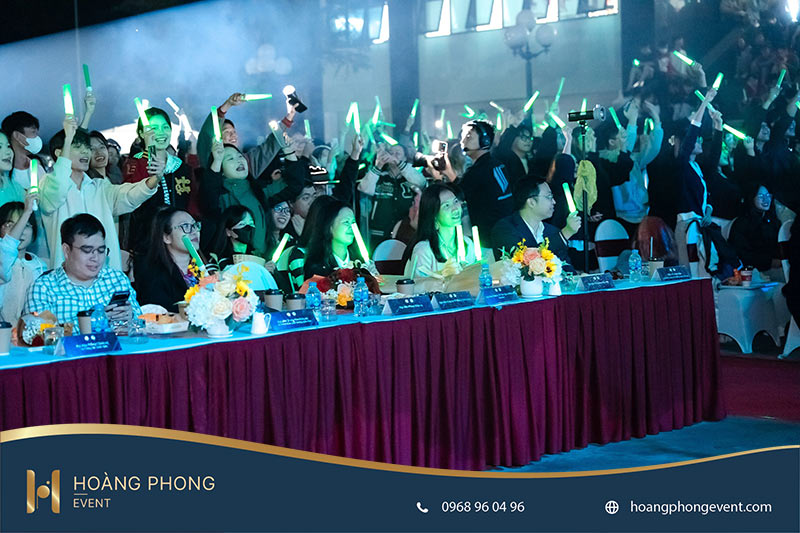 đêm nhạc shine bright chào tân sinh viên PTIT 2025