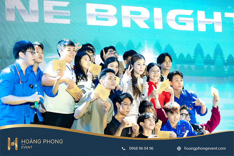 đêm nhạc shine bright chào tân sinh viên PTIT 2025