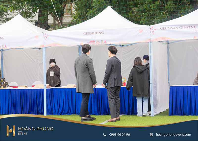 trang trí gian hàng ẩm thực hội chợ tiết kiệm chi phí