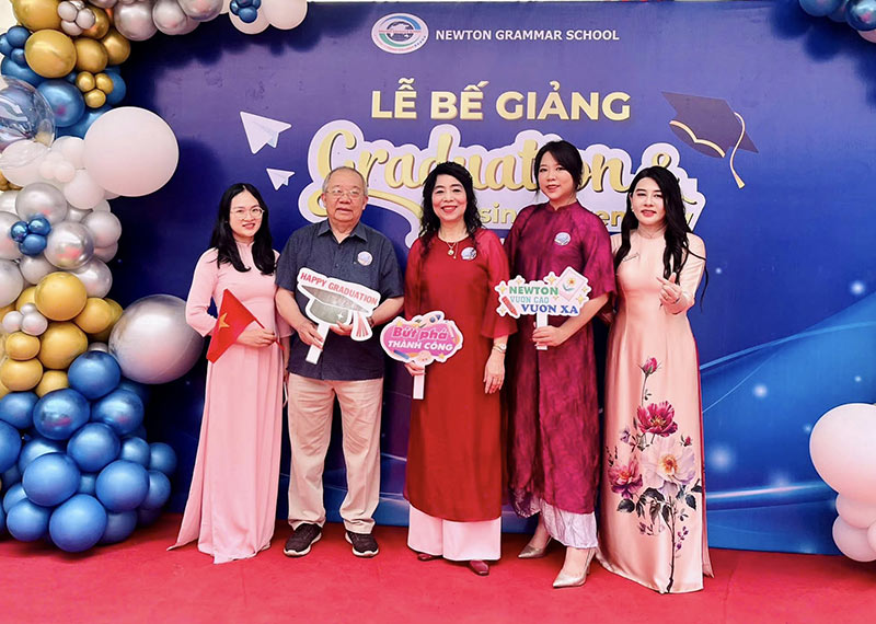 Tổ chức bế giảng năm học