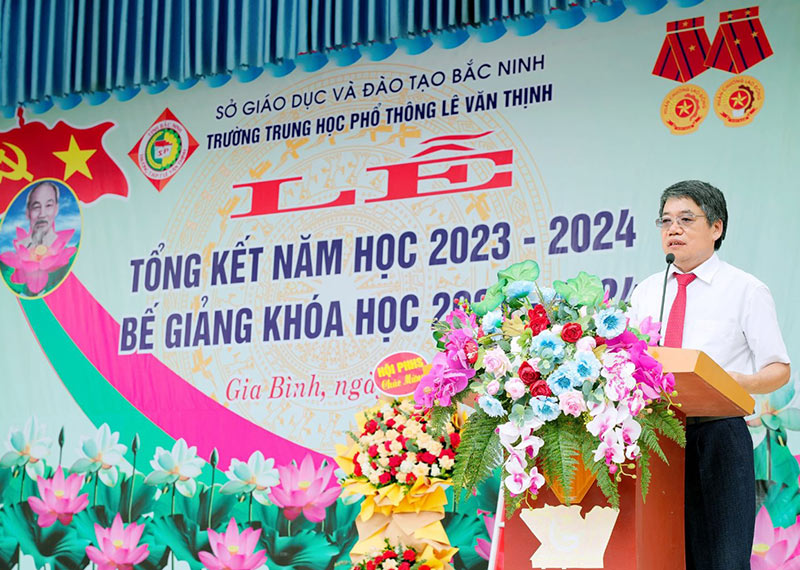 Dịch vụ trang trí sân khấu lễ bế giảng cuối năm học