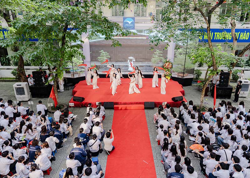 Dịch vụ trang trí sân khấu bế giảng năm học