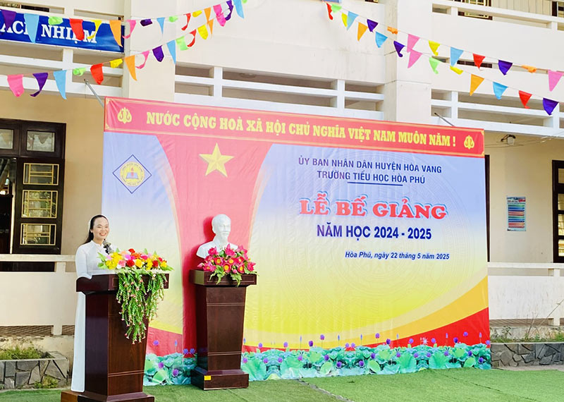 Dịch vụ trang trí sân khấu lễ bế giảng