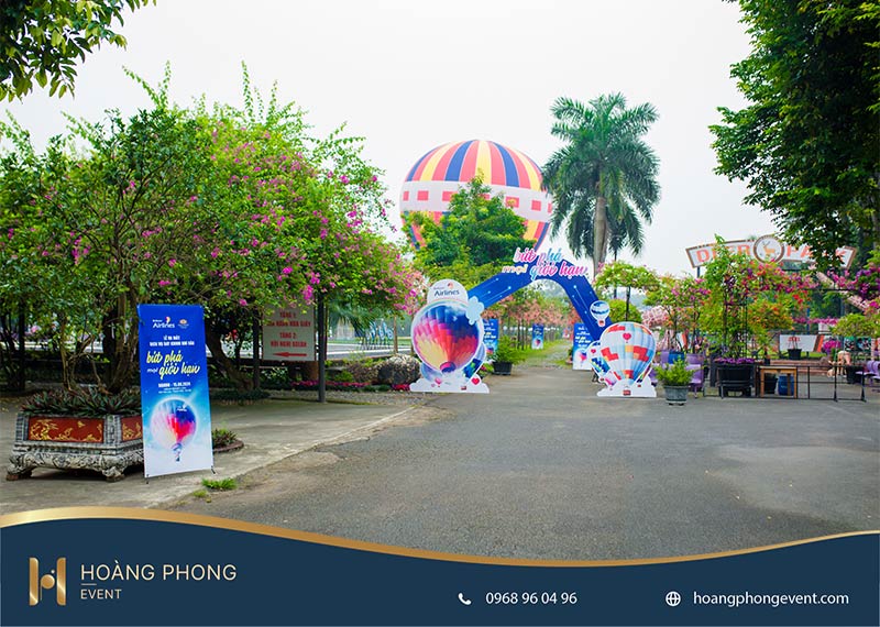 thuê chân standee mẫu mã đẹp