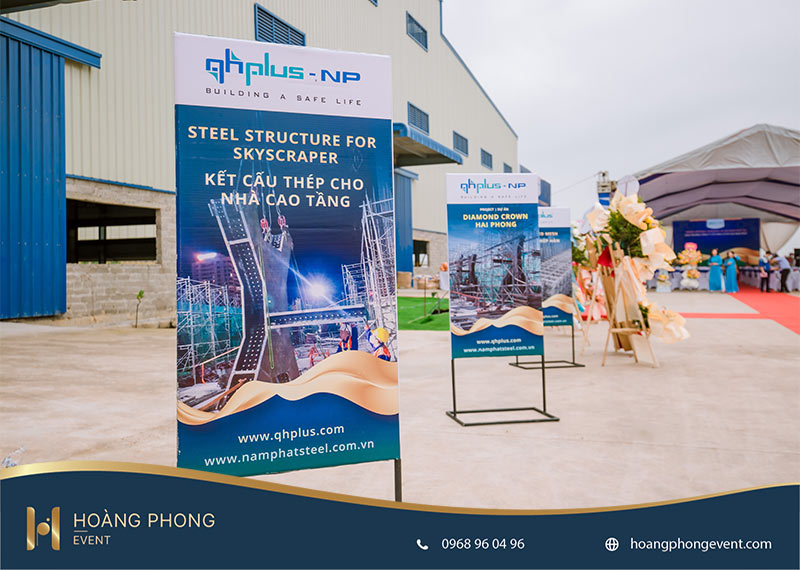 thuê standee mẫu mã đẹp