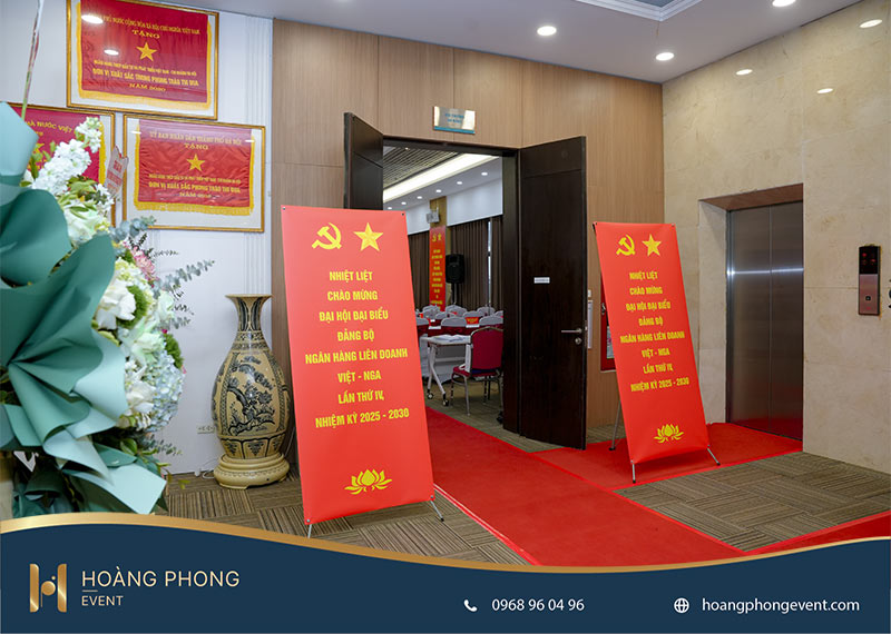 cho thuê chân standee hà nội mẫu mã đẹp