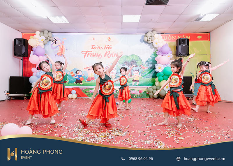 khảo sát vị trí dựng backdrop trung thu