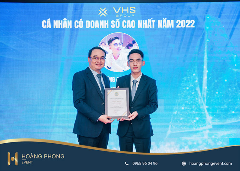thi công lắp đặt backdrop lễ vinh danh