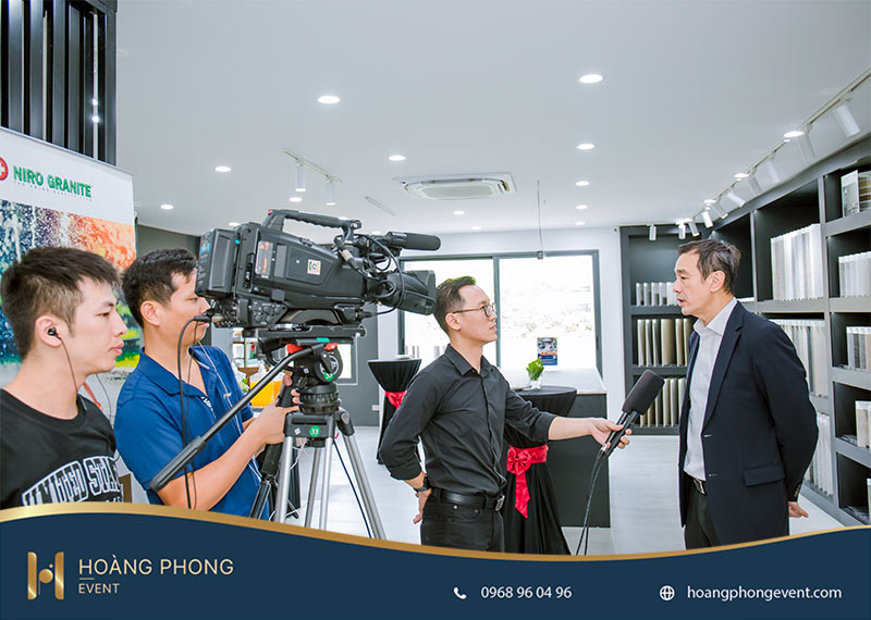 khai trương showroom tại Hà Nội
