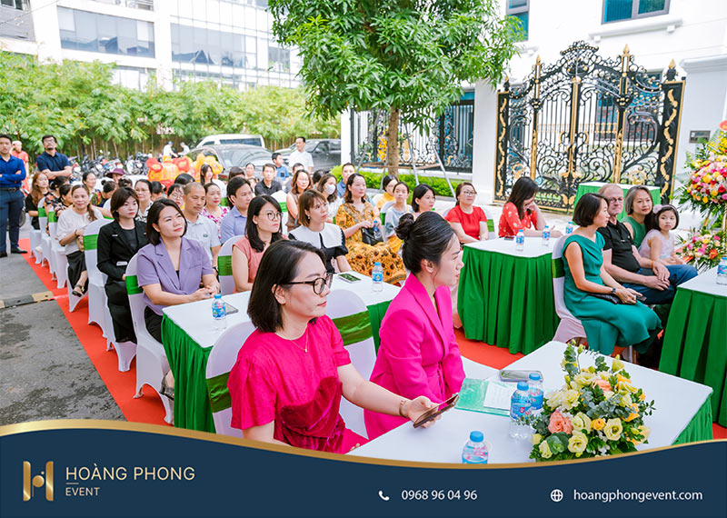 khai trương tiệm hớt tóc