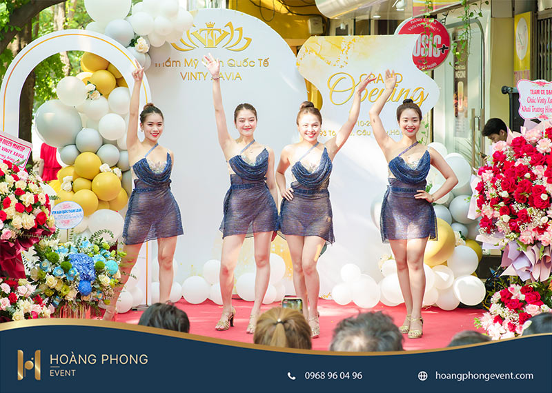 chuẩn bị khai trương tiệm tóc